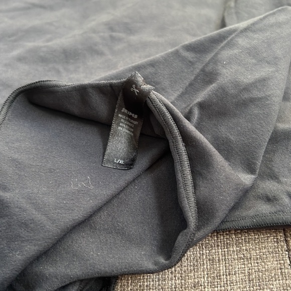 Skims Essential Crew Neck Sleeveless - Picture 6 of 10